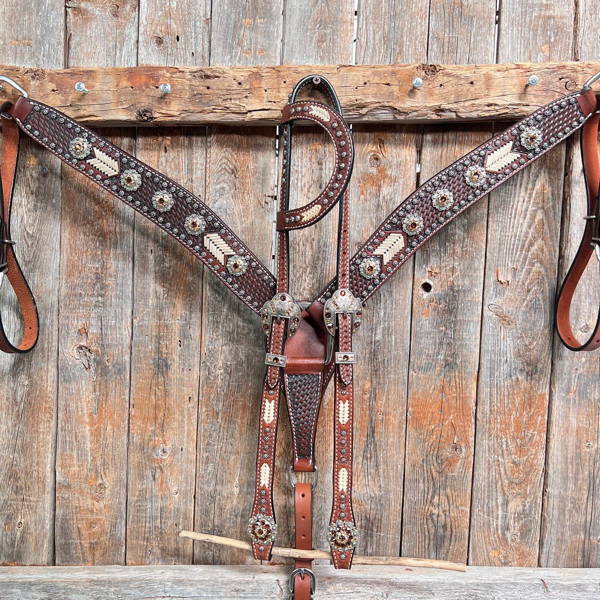 Rawhide Topaz/Champagne One Ear and Breastcollar Tack Set