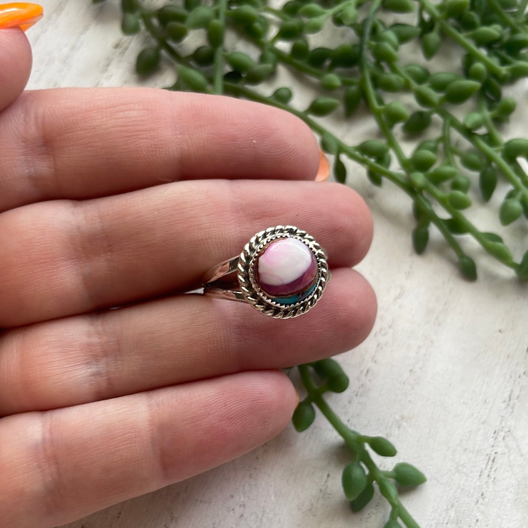 Beautiful Navajo Sterling Silver Pink Dream Twist Round Ring Signed